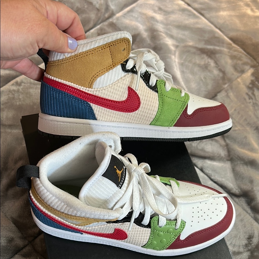Nike Air Jordan 1 Mid "Messy Room" Runners - Picture 4 of 6